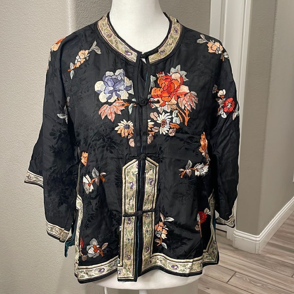 Vintage Bullock’s Made In China Embroidered Silk Blouse 1950’s Woman’s Size Smal